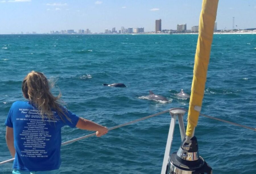Panama City Beach: Dolphin Sightseeing Sail on the Footloose - Crew service and the onboard mood