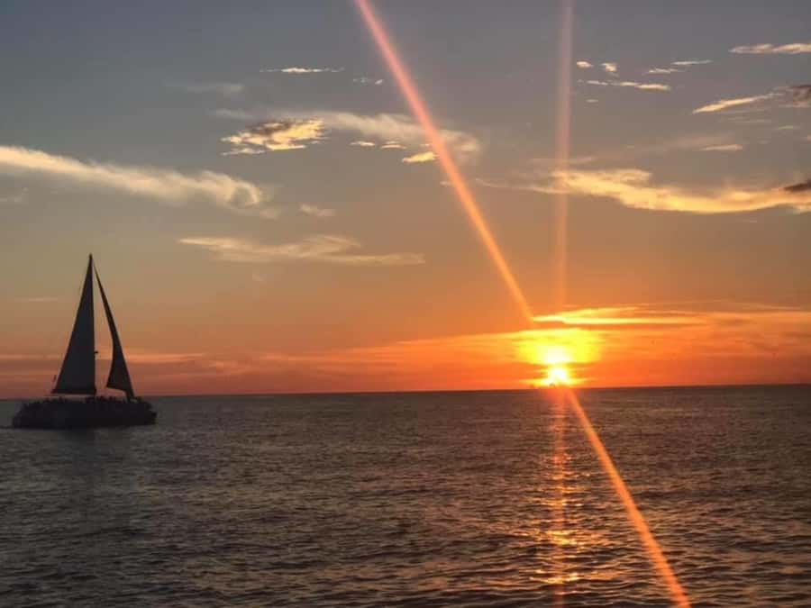 Panama City Beach: Sunset Sail on the Privateer Catamaran - How the crew shapes the evening