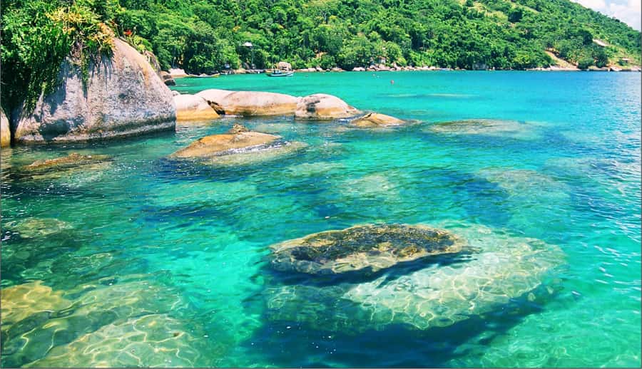 Paraty: Schooner Boat Tour with Beaches and Snorkeling - Swimming from the open platform