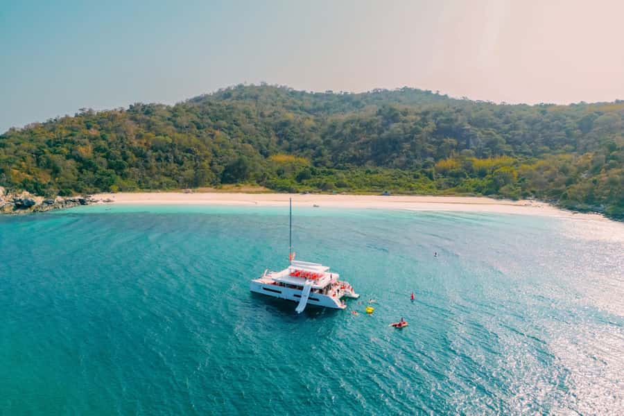 Pattaya: 3 Islands Hopping on Sailing Party Yacht and Buffet - Koh Phai, Koh Rin, and Koh Ped