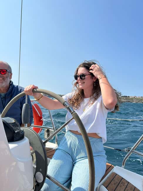 Peniche: Private 3-Hour Sailing Experience Along the Coast - The first hour: choosing your pace