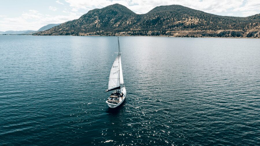 Penticton Okanagan Lake: Sailing Tour - Food, drinks, and what to wear