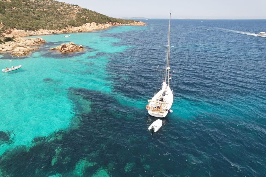 Poltu Quatu: La Maddalena Archipelago Sailboat full-day trip - Sailing from Poltu Quatu on the Rosa Velata