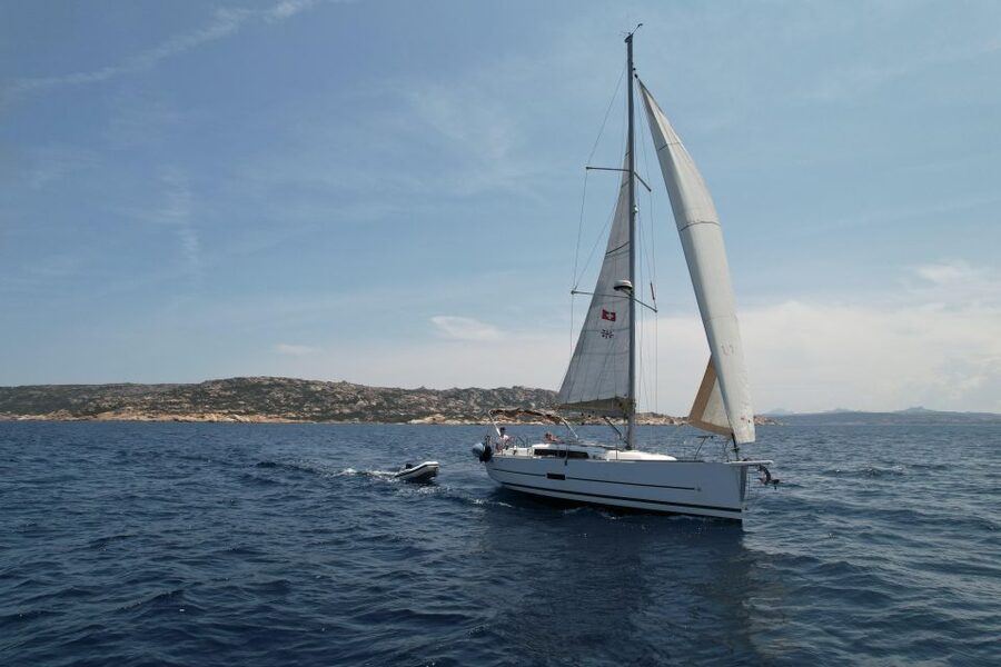 Poltu Quatu: La Maddalena Archipelago Sailboat full-day trip - Lunch, snacks, and the human side of the trip