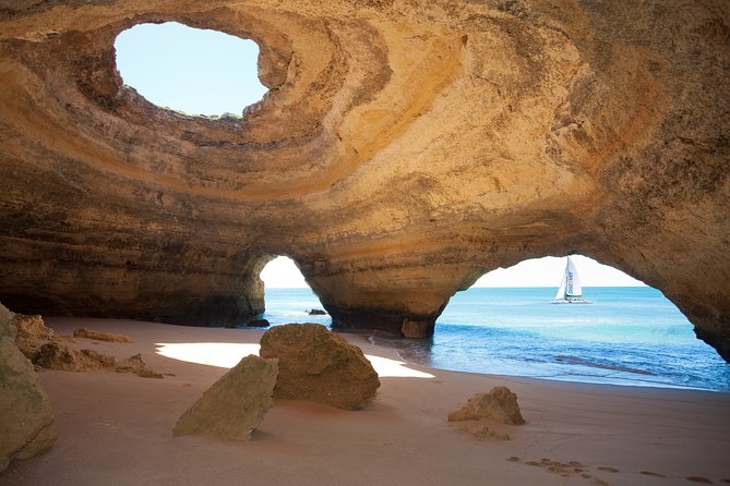 Portimao: Benagil Caves & Coastline - Catamaran - Leaving Portimão and the first coastal views
