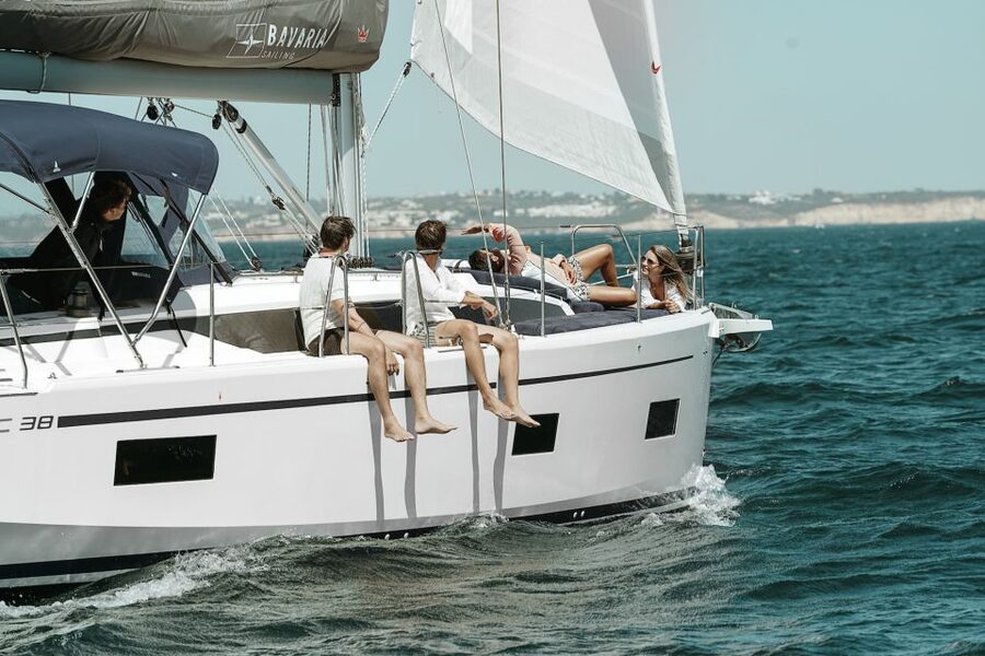 Portimao: Full Day Luxury Sail-Yacht Cruise - Who Will Enjoy This Sailing Day?