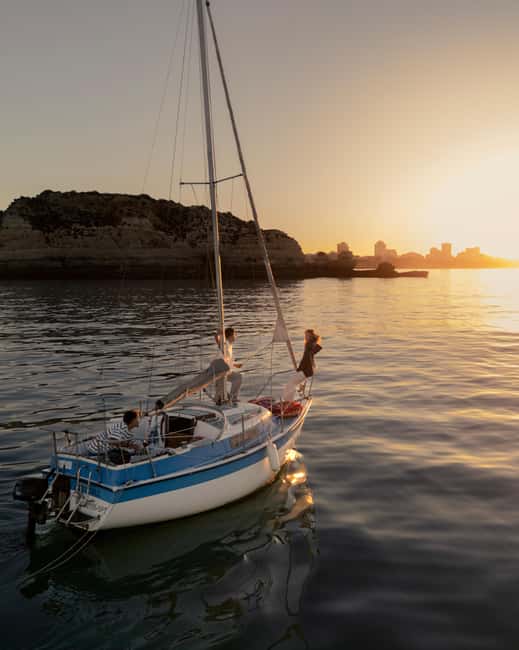 Portimão: Sunset Private Sailing Tour for Couples - Ponta do Altar Lighthouse and the Portimão coast