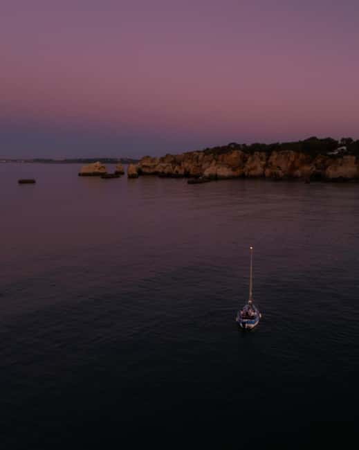 Portimão: Sunset Private Sailing Tour for Couples - What the crew and format add