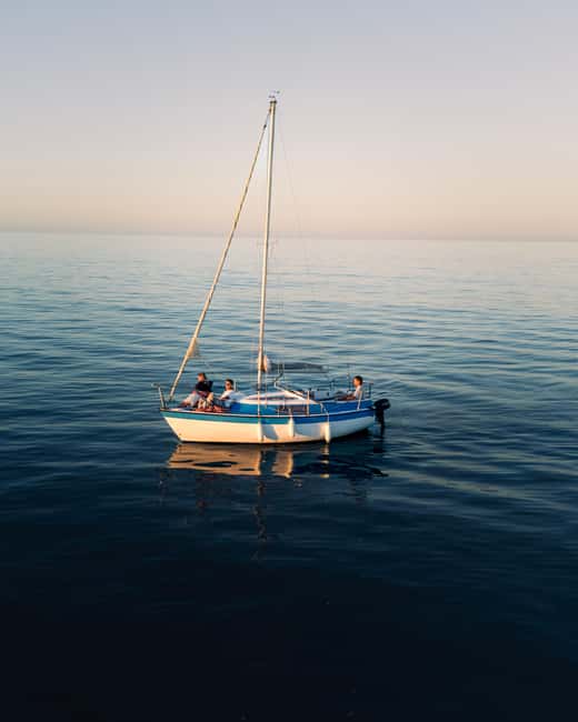 Portimão: Sunset Private Sailing Tour for Couples - Ferragudo Castle and the first coastal views