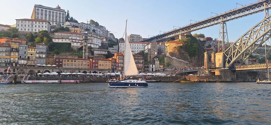 Porto, a cruise with open sails, drinks&snacks - Starting at Afurada and Douro Marina