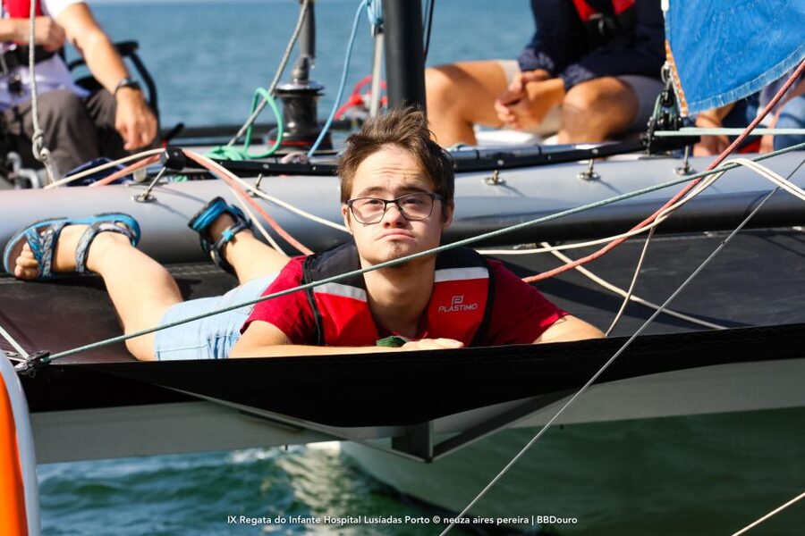 Porto: Accessible Sailing Tour on the Douro river - Taking part in the catamaran’s work