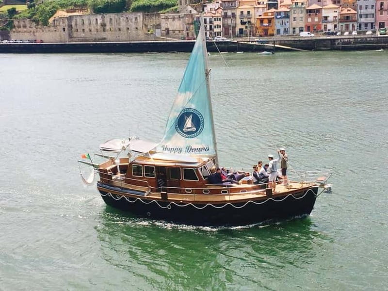 Porto: Classic Sailboat Cruise Along the Douro River - A classic boat with room to relax