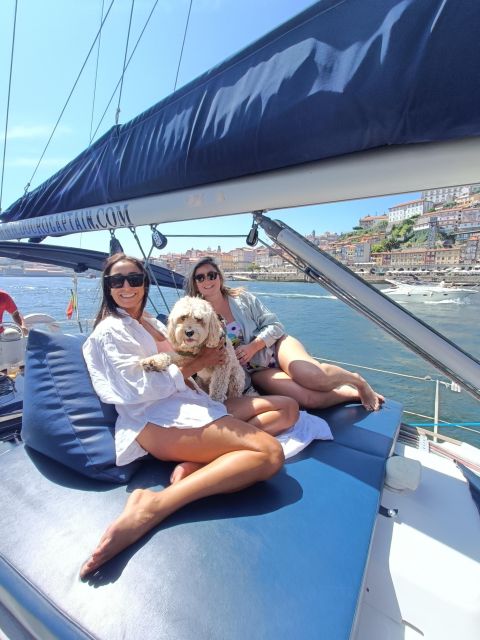 Porto: Exclusive Party aboard a charming sailboat with drink - Why this Porto birthday cruise works