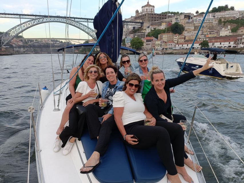 Porto: Exclusive Party aboard a charming sailboat with drink - The birthday cake and onboard celebration