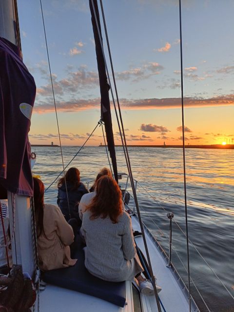 Porto: Exclusive Party aboard a charming sailboat with drink - What is included on board