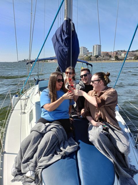 Porto: Exclusive Party aboard a charming sailboat with drink - Starting at Marina da Afurada