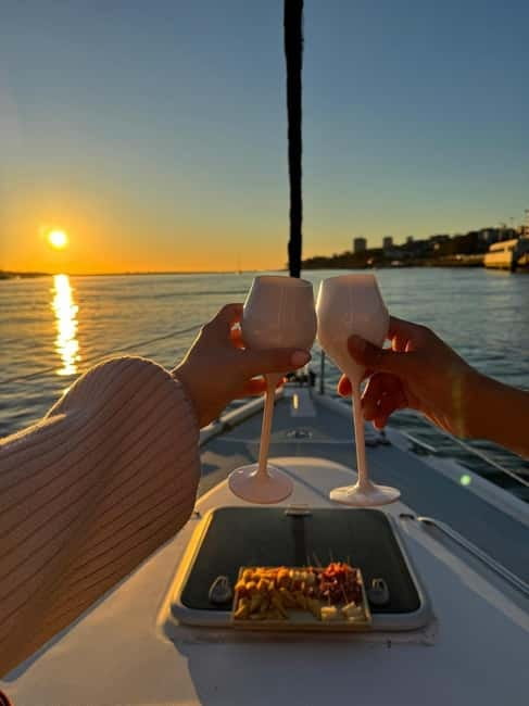 Porto shared Thullium Sailboat, enjoy magic sunset&open sail - Under the Arrábida Bridge
