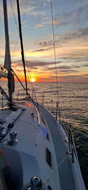 Porto shared Thullium Sailboat, enjoy magic sunset&open sail - Turning toward Foz do Douro and the Atlantic