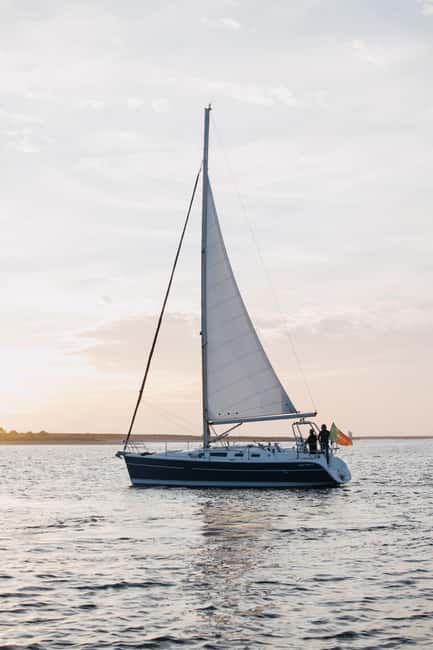 Porto: Sunset Cruise with Welcome Drink in a Sailboat - Meeting the boat at R. da Praia 430