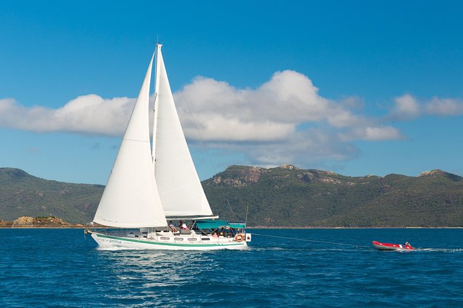 Prima - Overnight Sailing Experience of the Whitsundays - Sailing away from Airlie Beach on Prima