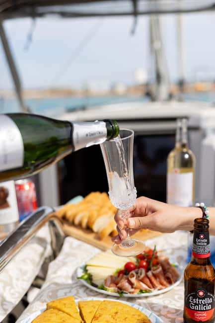 Private and exclusive sailboat in and around the Bay of Palma - A private boat from Palma’s cruise port