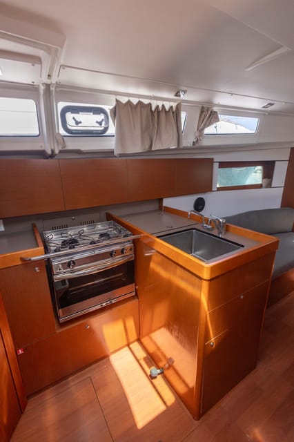 Private and exclusive sailboat in and around the Bay of Palma - Swimming, snorkeling, and paddle boarding near Cala Major