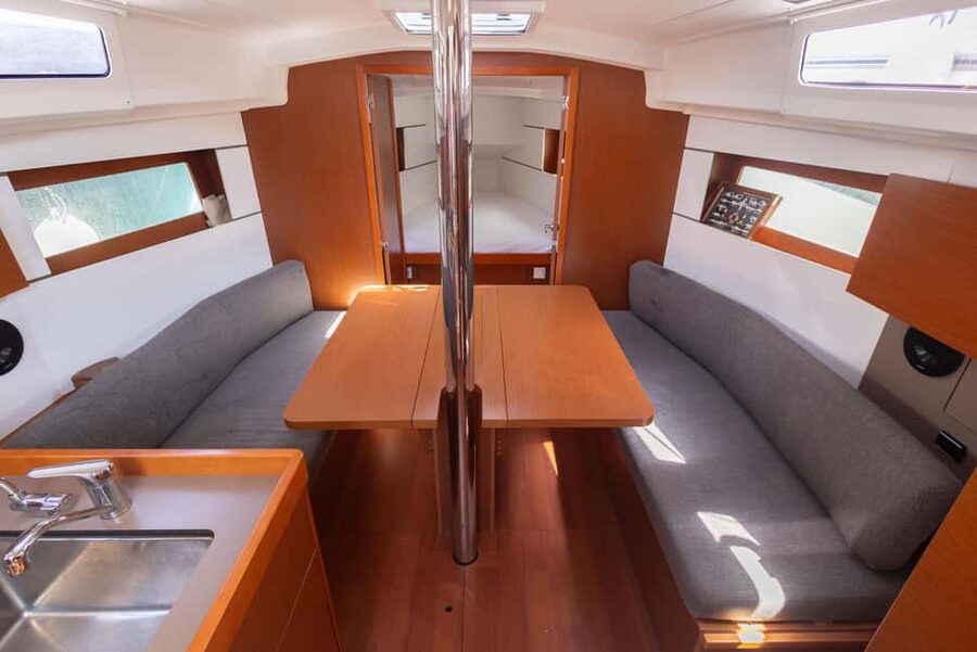 Private and exclusive sailboat in and around the Bay of Palma - What the skipper adds to the day