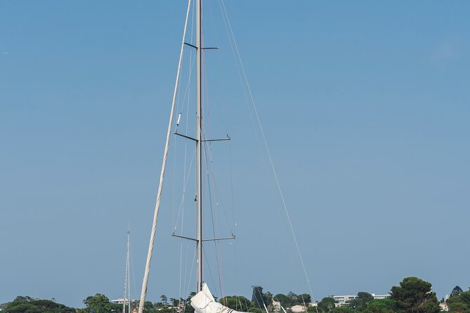 Private cruise to Cap d'Antibes and the Lérins Islands by sailboat - Anchoring in the Bay of Billionaires or La Garoupe