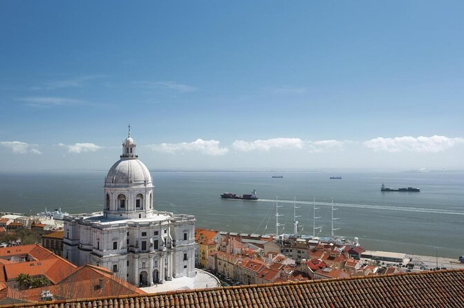 Private Lisbon Sailboat Tour with Welcome Drink - Comfort, timing, and what to bring