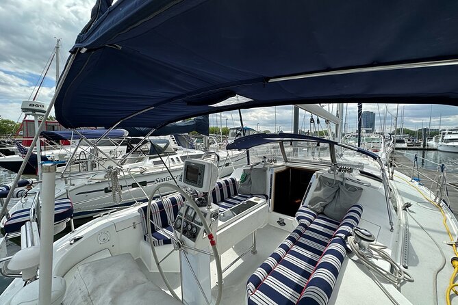 Private Sail Around New York City and The Statue of Liberty - A relaxed captain and the option to learn sailing