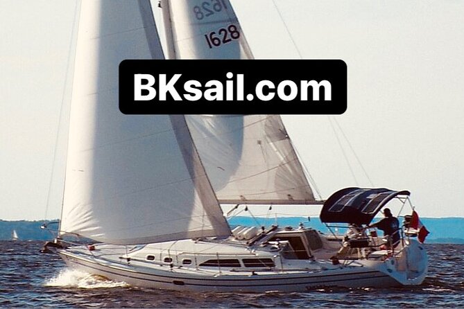 Private Sail New York with Brooklyn Sail (Reserve the entire boat) - A private harbor sail with New York in every direction