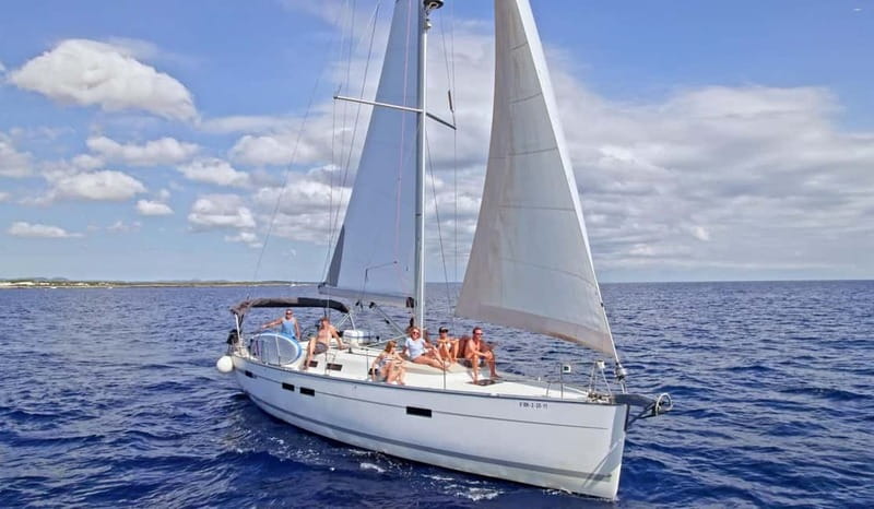 Private Sailboat Barcelona Luxury Boat + Aperitifs & Drinks - Choosing between two hours and four hours