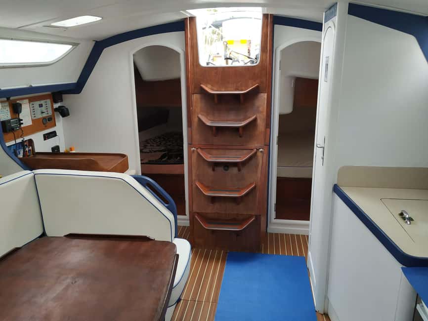 Private sailboat charter - coastal tour with snorkeling in the bay - Who gets the best value from $353