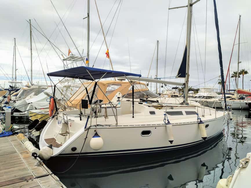 Private sailboat charter - coastal tour with snorkeling in the bay - Shade, snacks, and practical comfort