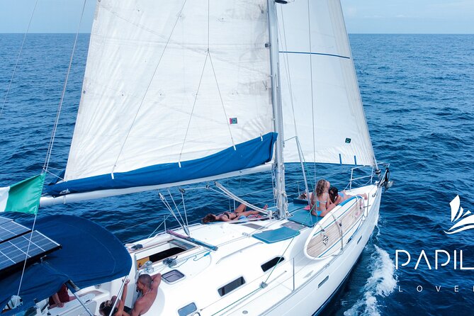 Private Sailboat tour in Cabo San Lucas with Papillon Yachts - Sailing toward the Arch of Cabo San Lucas