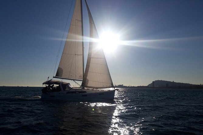 Private sailing and paddlesurfing tour with skipper up to 11 people - Parc del Fòrum and Barcelona’s newer edge