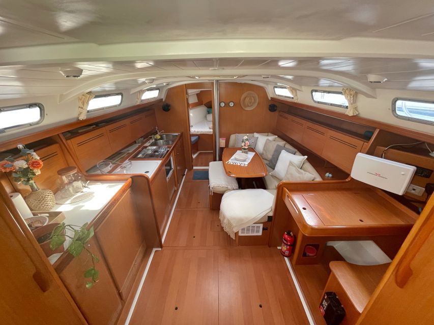 Private Sailing Boat - Boarding and the first minutes at sea