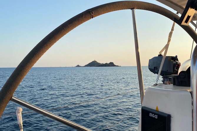Private sailing Cruise to the Lerins Islands - Learning to sail with Cyril