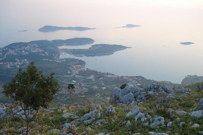 Private sailing tour at the Makarska Riviera - Stopping in small bays for swimming