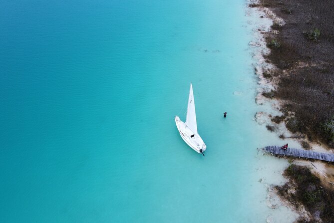 Private sailing tour of Bacalar Lagoon - Bird Island and the warm final swim