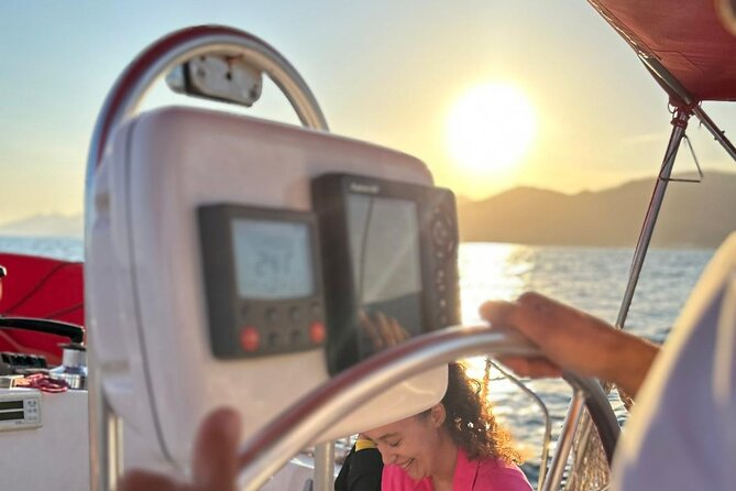 Private sailing tour with aperitif in Barcelona - Why seeing Barcelona from a sailboat works