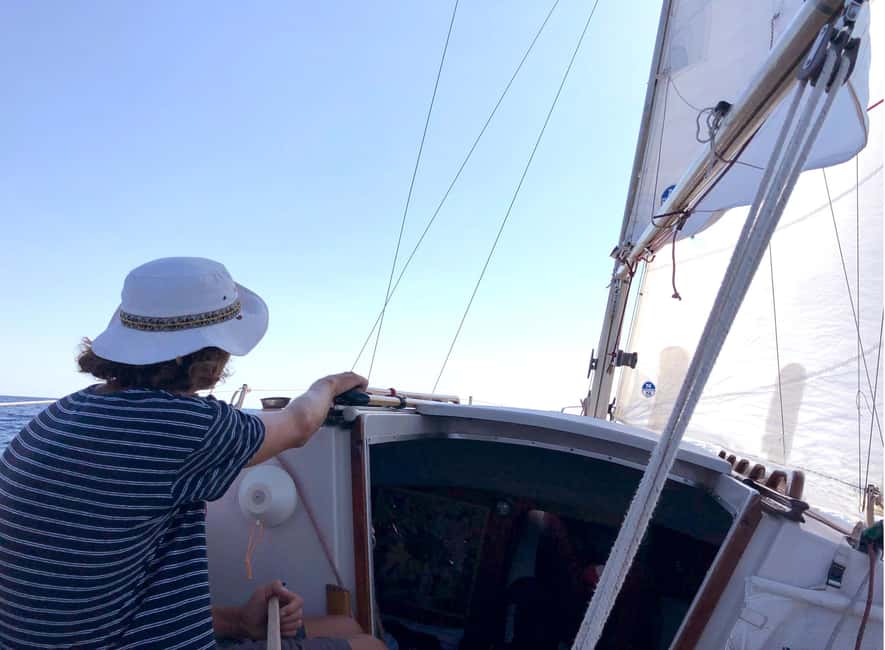 Private sailing trip & Provençal picnic - Taking the helm or letting Maxime do the work