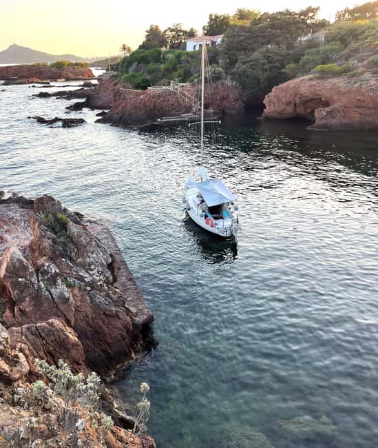 Private sailing trip & Provençal picnic - Sailing across the Bay of Cannes toward Sainte-Marguerite