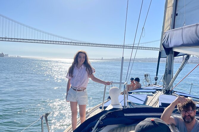 Private Sailing w/ Wine's in Lisbon - Three hours between Lisbon and the Tagus