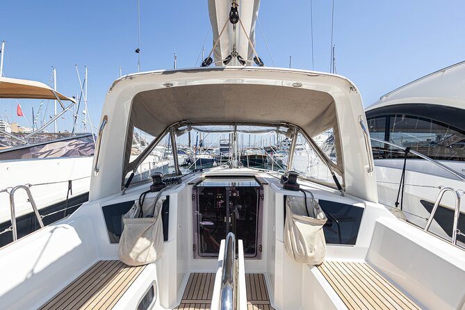 Private sailing yacht by the Bay of Palma and nearby coves - Caves, beaches, and realistic expectations