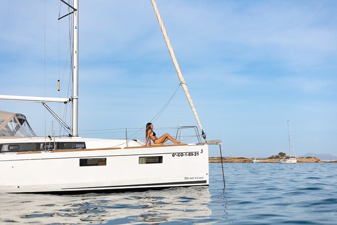 Private sailing yacht by the Bay of Palma and nearby coves - Anchoring in Palma’s coves