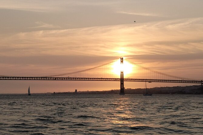 Private Sunset Sailboat Experience in Lisbon - Meeting the crew at the Lisbon starting point