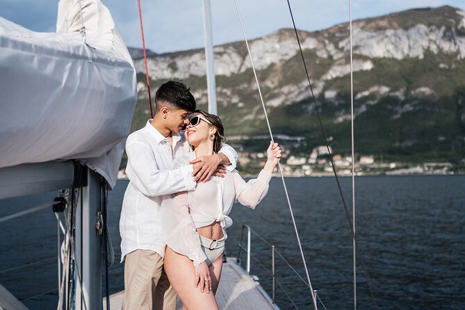 Private Tour by Modern Sailboat Lake Como with Aperitif - Menaggio and the Casino Royale connection