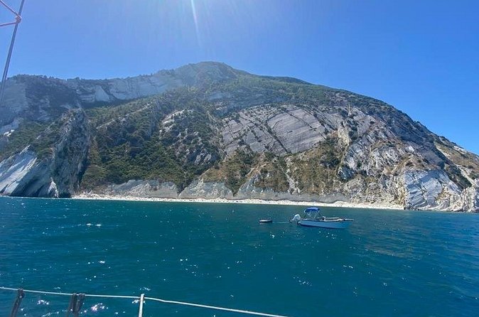 Private tour of the Conero Riviera on a sailing boat - Who Will Enjoy This Private Sailing Day