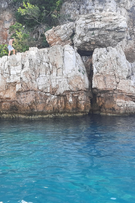 Private tour on a sailboat - Swim and paddle - Antibes Cape - Swimming in Billionaires Bay